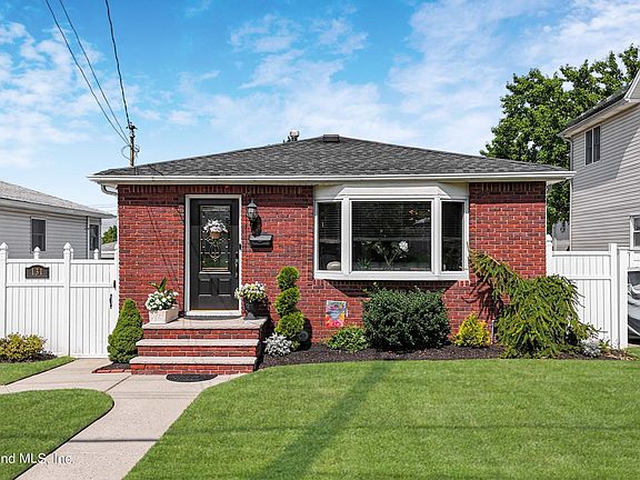 2nd image of 131 Retford Ave