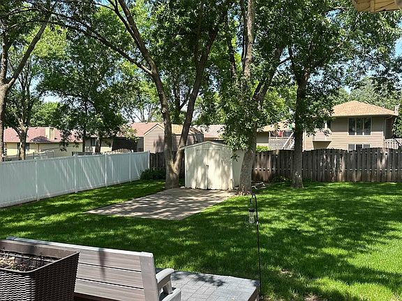 3rd image of 6121 Pine View Dr