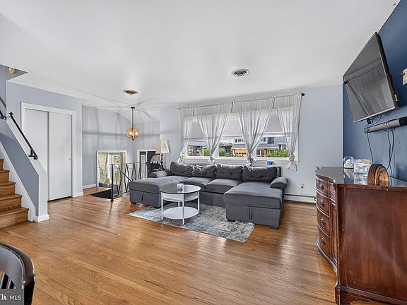 5th image of 935 Janeka Ln