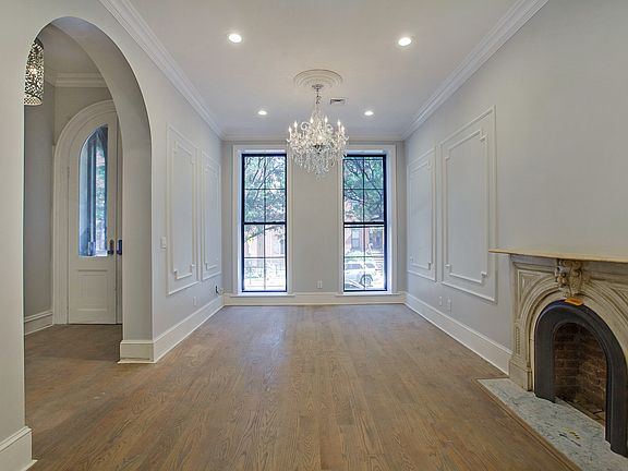 4th image of 36 Claver Pl #House