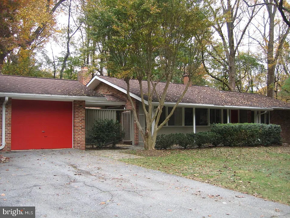 8 Carderock Ct