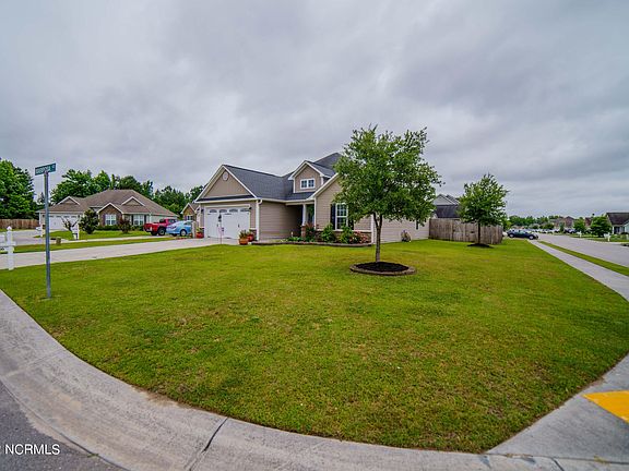 2nd image of 200 Mariposa Ct