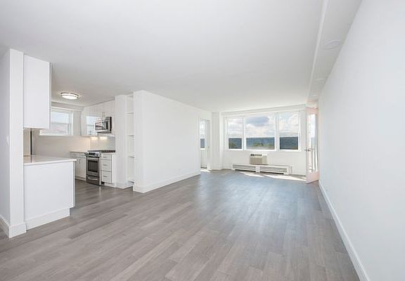4th image of 5700 Arlington Ave APT 9J