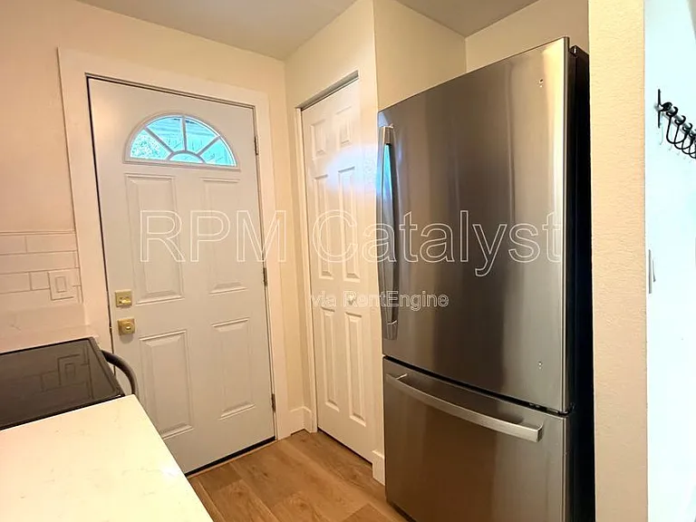 6905 1/2 N Duncan Ave #A — Photo 8