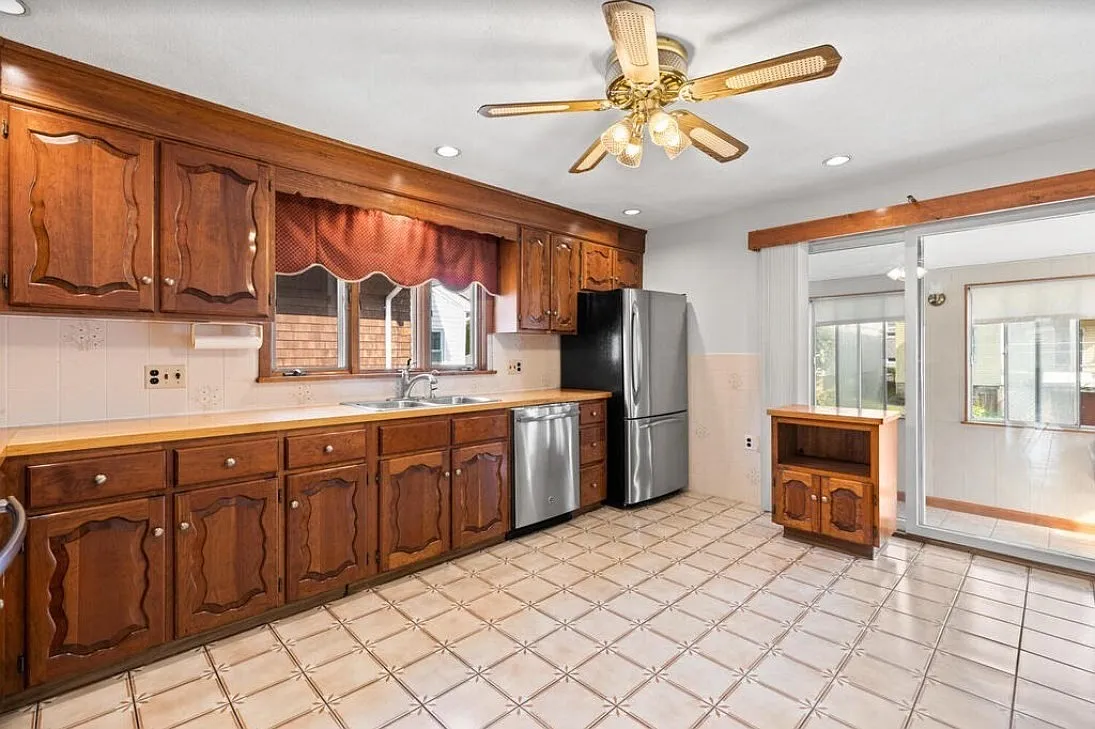 6 bed, 2.0 bath, 1800 sqft, $8,100 — Photo 2