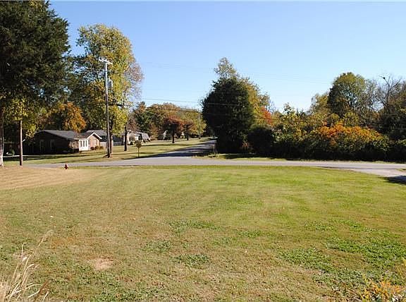2nd image of 1104 Bayview Dr