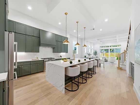 5th image of 609 W 27th St
