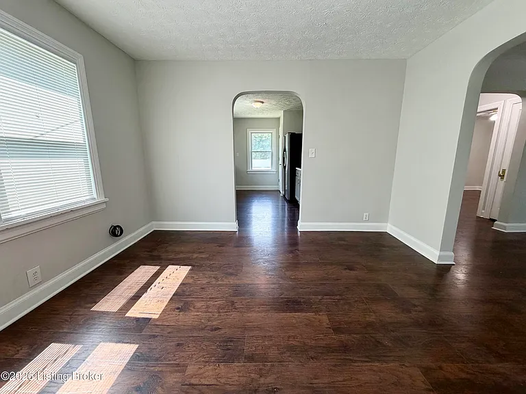 5710 Barrett Ln — Photo 3