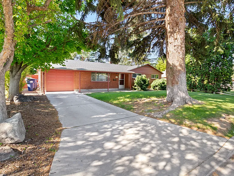 680 Borah Ave — Photo 2
