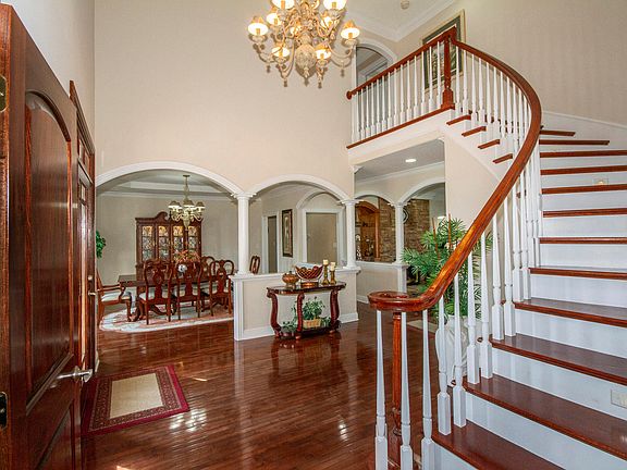 3rd image of 529 Oak Chase Blvd