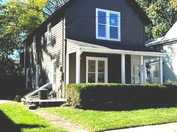 907 Porter St, Waukegan, IL 60085