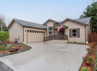 997 Seagate Ave, Coos Bay, OR 97420