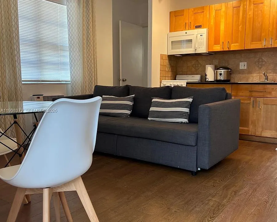 740 Michigan Ave #5