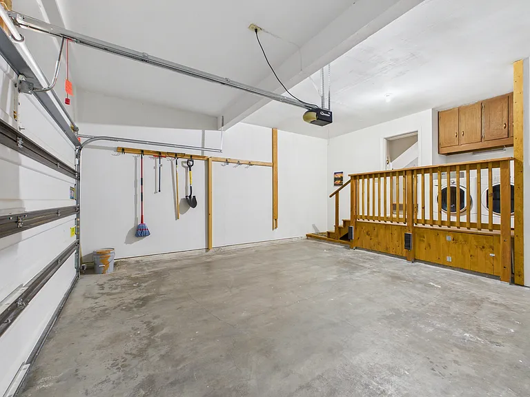 108 Niblic Ct #1 — Photo 32