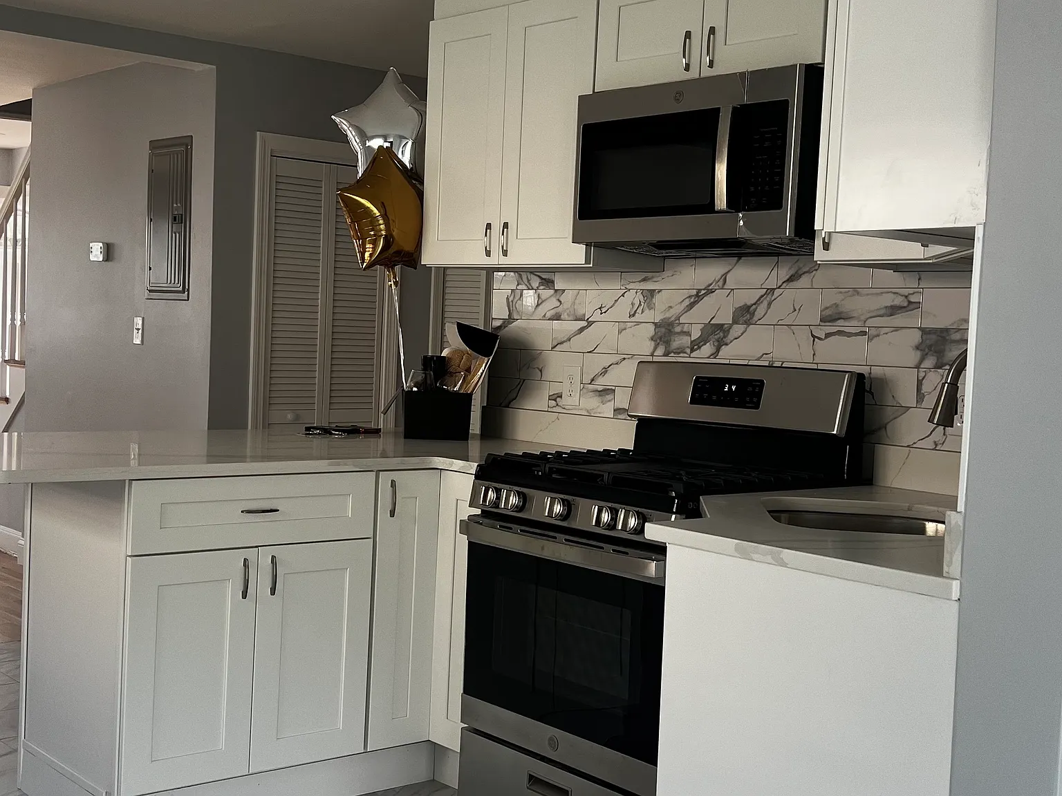 4 bed, $4,000 — Photo 1