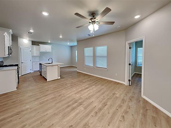 3rd image of 6904 Labelle Dr
