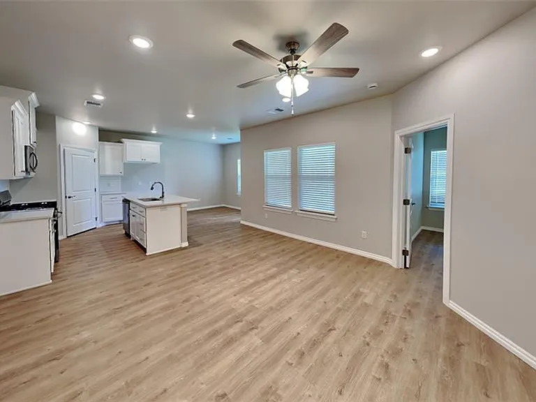 6904 Labelle Dr — Photo 3
