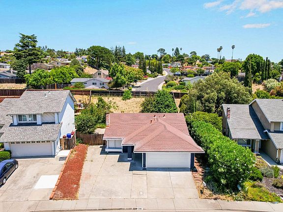 3rd image of 740 coral ridge Circle