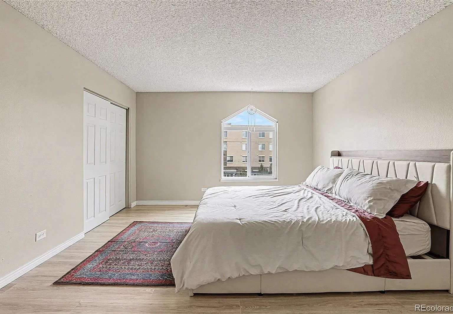 2 bed, 1029 sqft, $2,300 — Photo 3