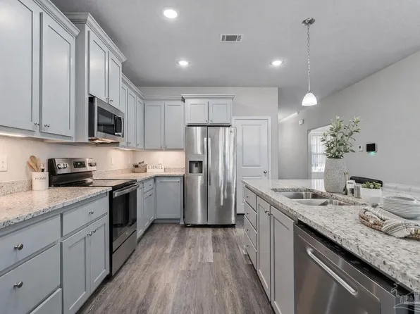 3838 Ranch Rd, Pace, FL 32571