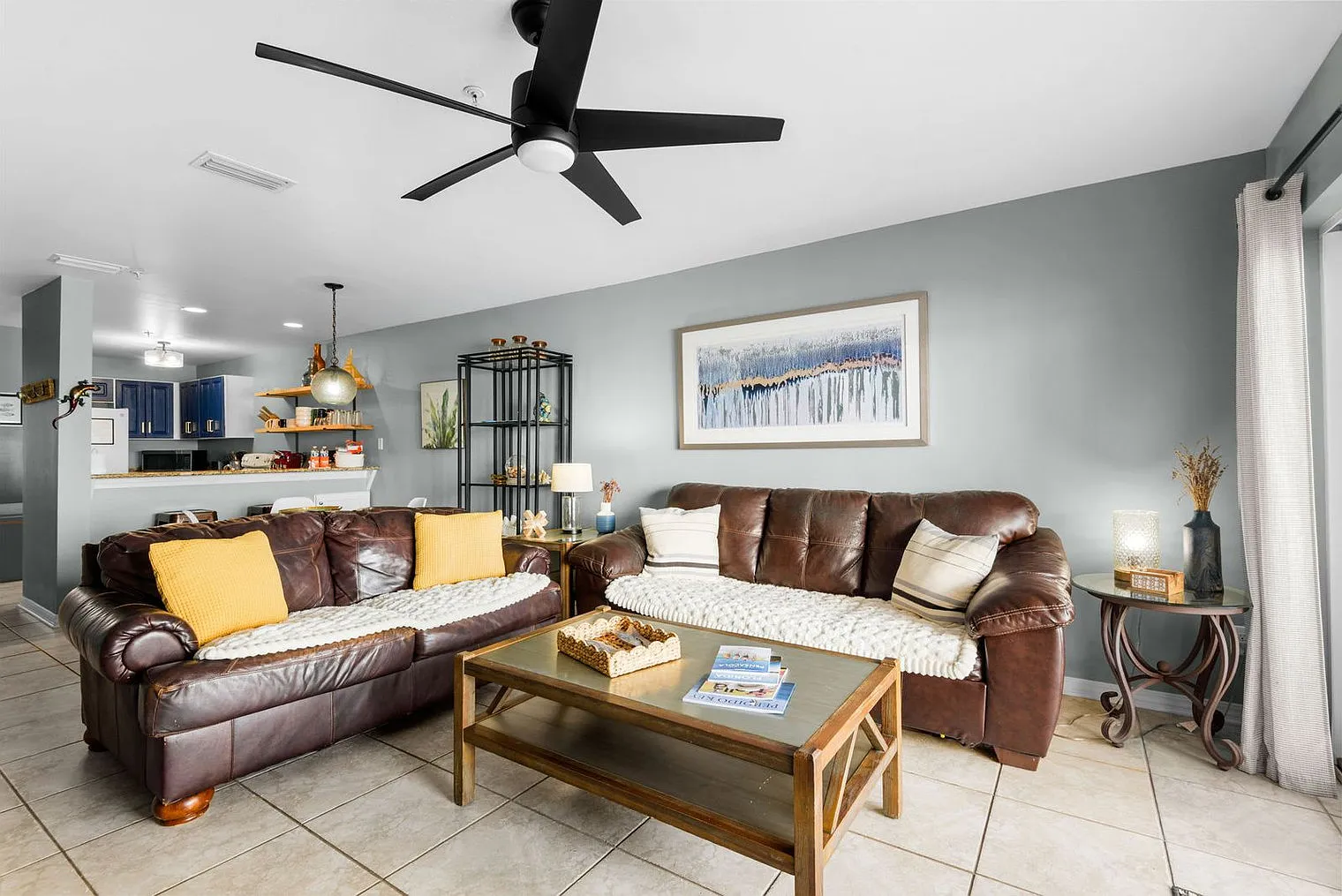 2 bed, 2.0 bath, 1302 sqft, $4,210 — Photo 4
