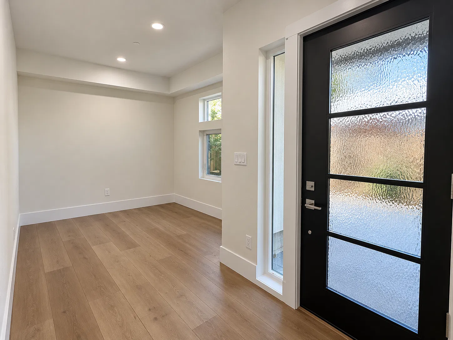 3 bed, 2265 sqft, $7,700 — Photo 3