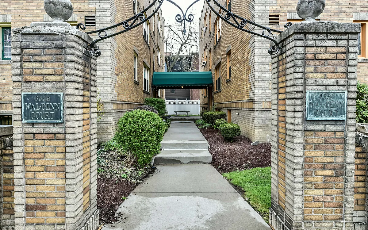 Building Photo - 6351 Walnut St #3