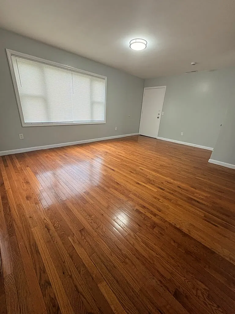 4 bed, 1400 sqft, $2,300 — Photo 2