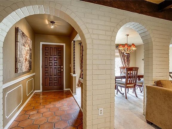 3rd image of 2737 Northcrest Dr