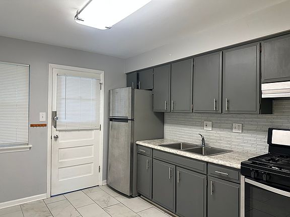 3rd image of 8805 Dee Rd APT 1N