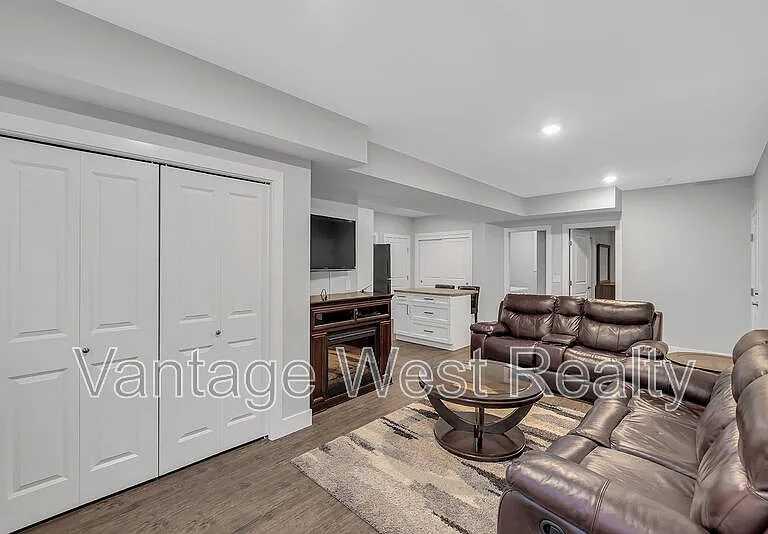 2580B Crown Crest Dr — Photo 6