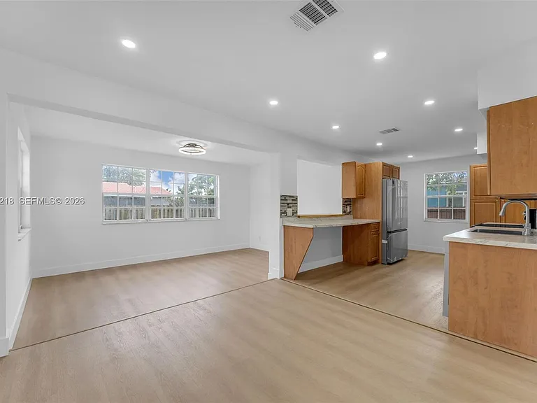 7150 SW 10th St — Photo 6