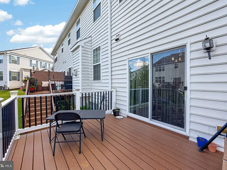 271 Fairfield Cir W — Photo 28