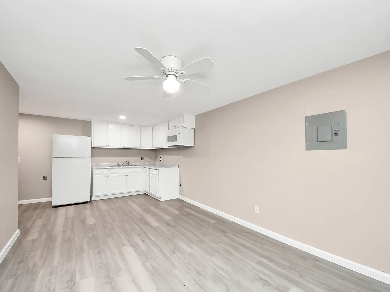 1 bed, 1.0 bath, 704 sqft, $1,100 — Photo 3