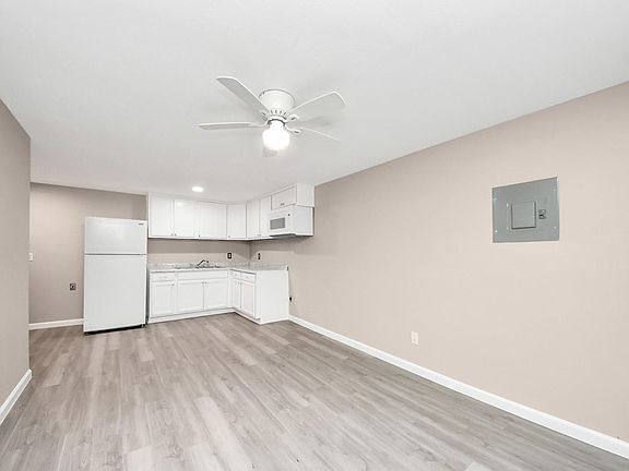 4th image of 17111 River Rd #B