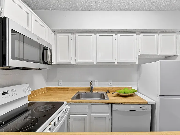 9825 Walnut St #306 — Photo 6