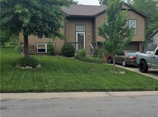 1206 SW Graystone Dr, Grain Valley, MO 64029