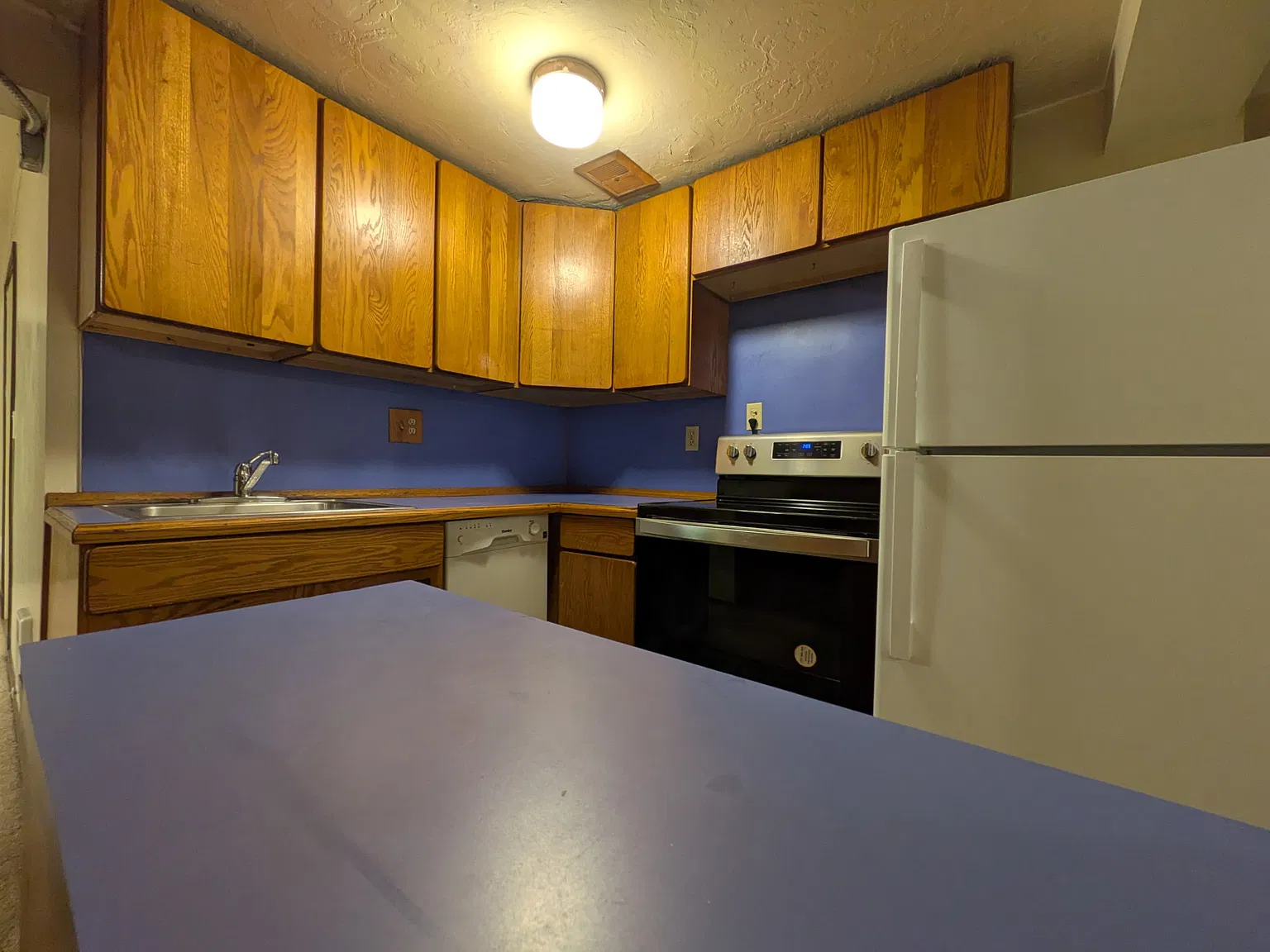 3 bed, 1000 sqft, $2,200 — Photo 4