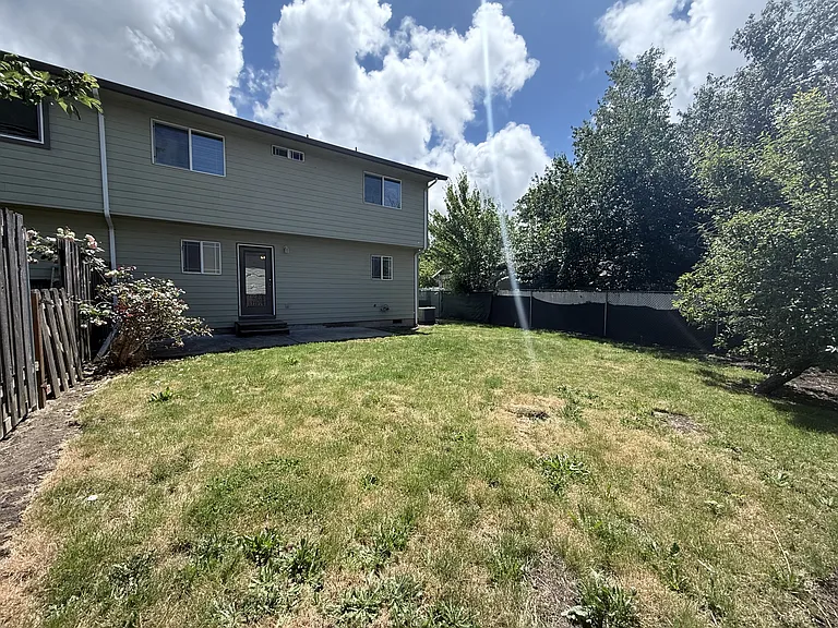 991 Mill St — Photo 28
