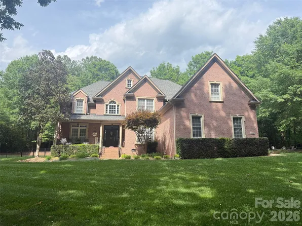 4608 Water Oak Dr, Lake Wylie, SC 29710