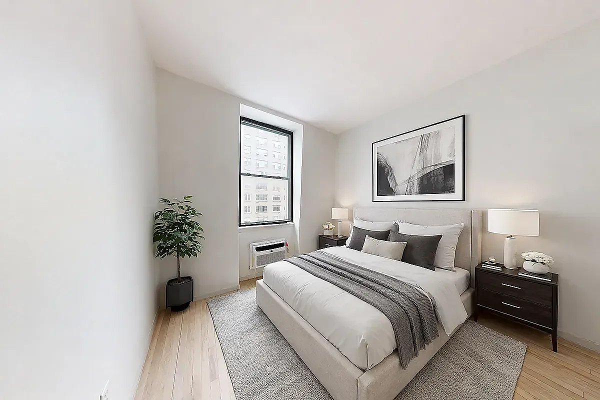 Building Photo - 64 7th Ave #5E