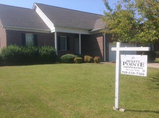 522 Hickory Leaf Ct, Lumberton, NC 28358