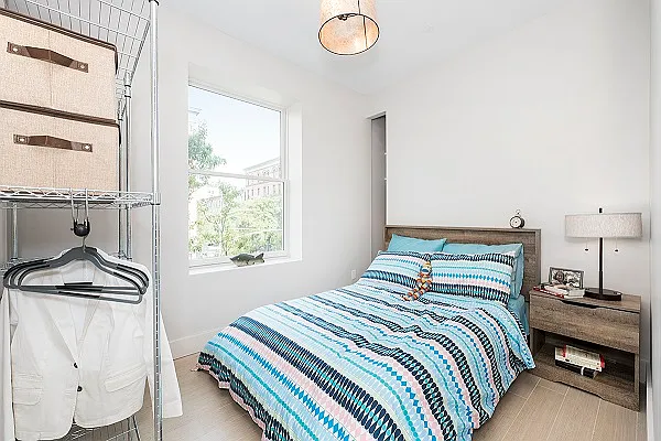 Rented by Perry Associates NYC Inc | media 25