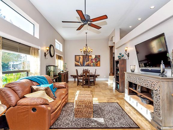 4th image of 102 W Country Gables Dr