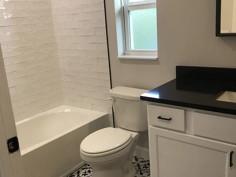 2nd bathroom with tub