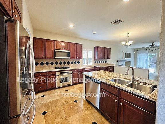 5th image of 523 Cascade Dr