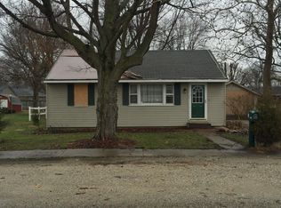 710 E Pinzon St, Tuscola, IL 61953