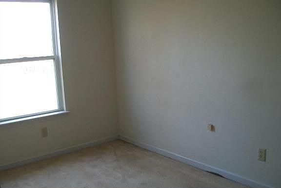 4th image of 501 Scottsdale Cir