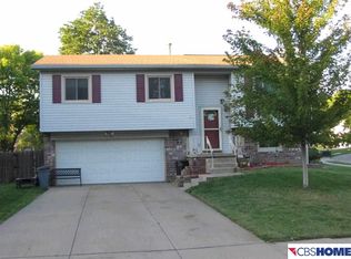 5104 Edinburgh St, Omaha, NE 68157