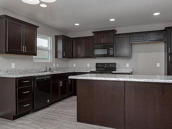 5th image of 159 W Brittany Ct